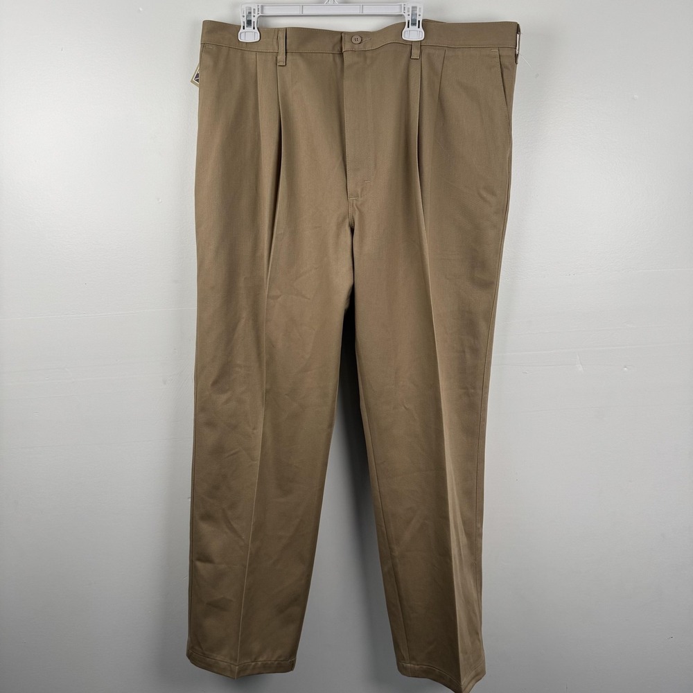 Wrangler Riata Pants Mens 42x30 Khaki Relaxed Fit Pleated Wrinkle Resistant 95GQ